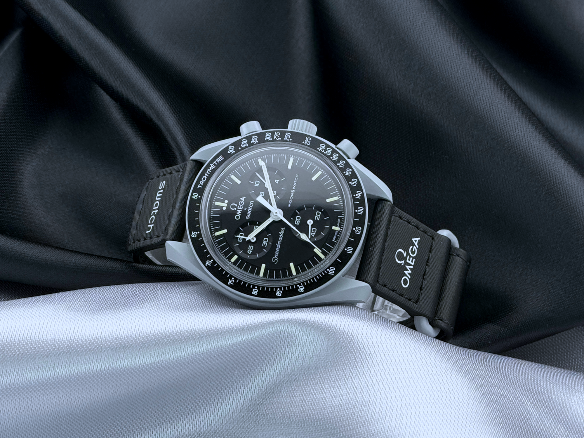 Omega x Swatch MoonSwatch Mission to the moon SO33M100