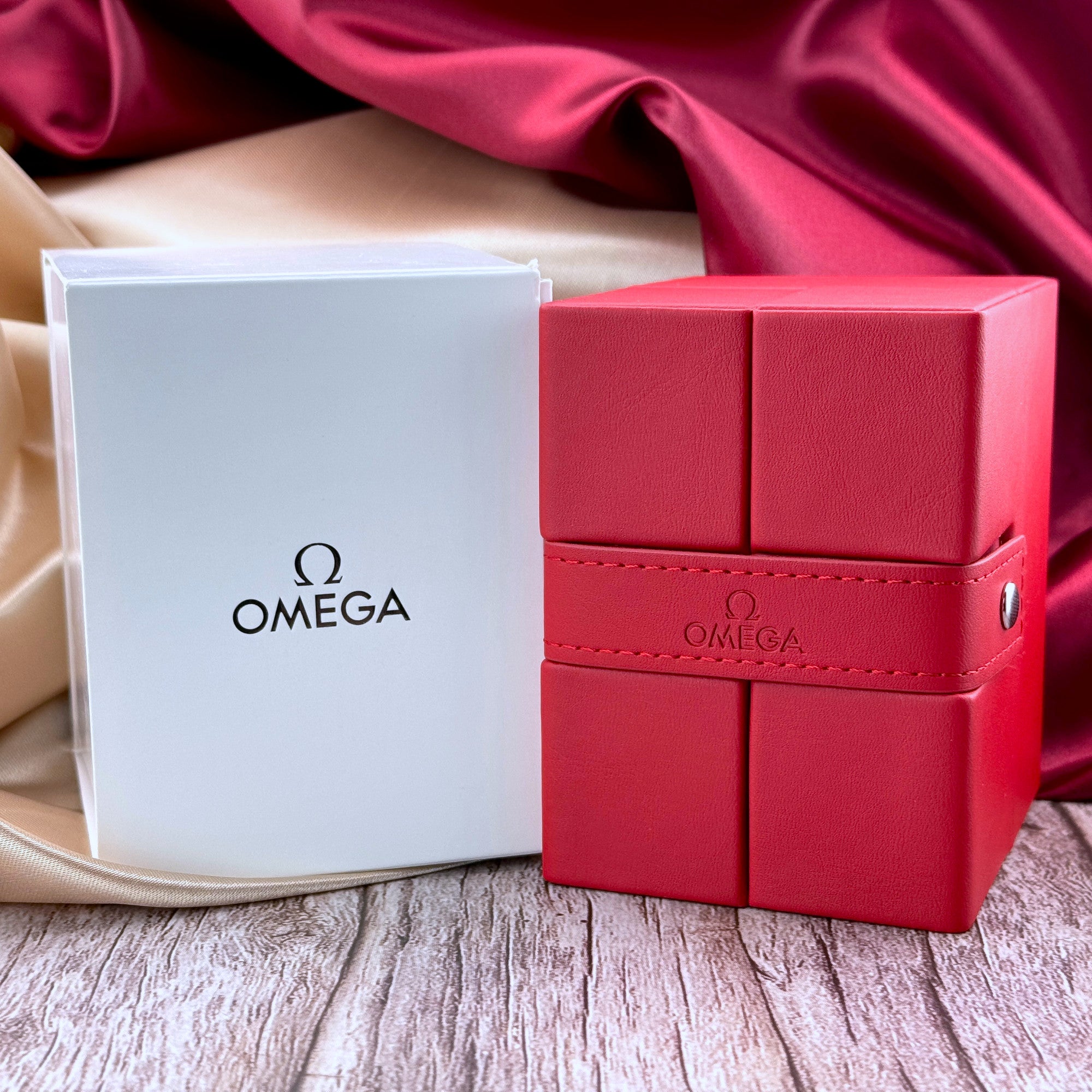 Omega Uhrenetui Etui Reiseetui Reisebox Box Roter Schriftzug travel pouch case