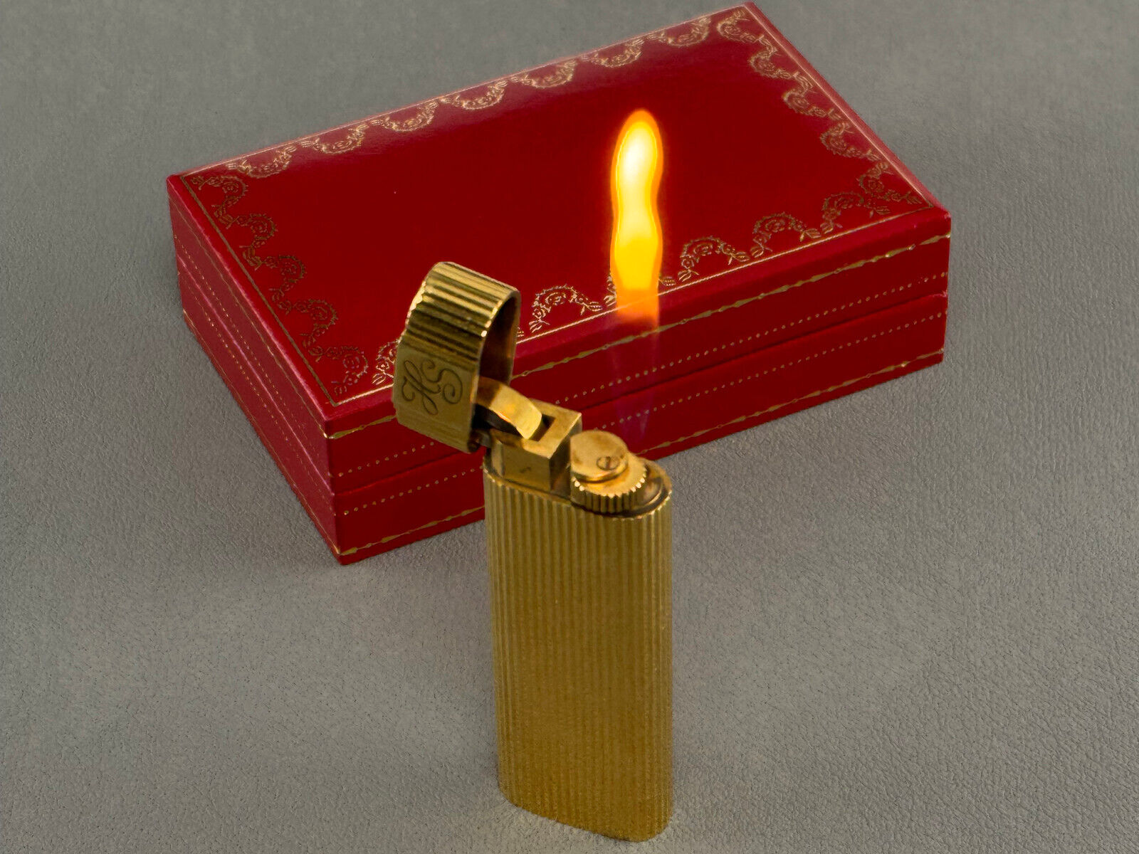 Must de Cartier Paris vintage Feuerzeug Gold