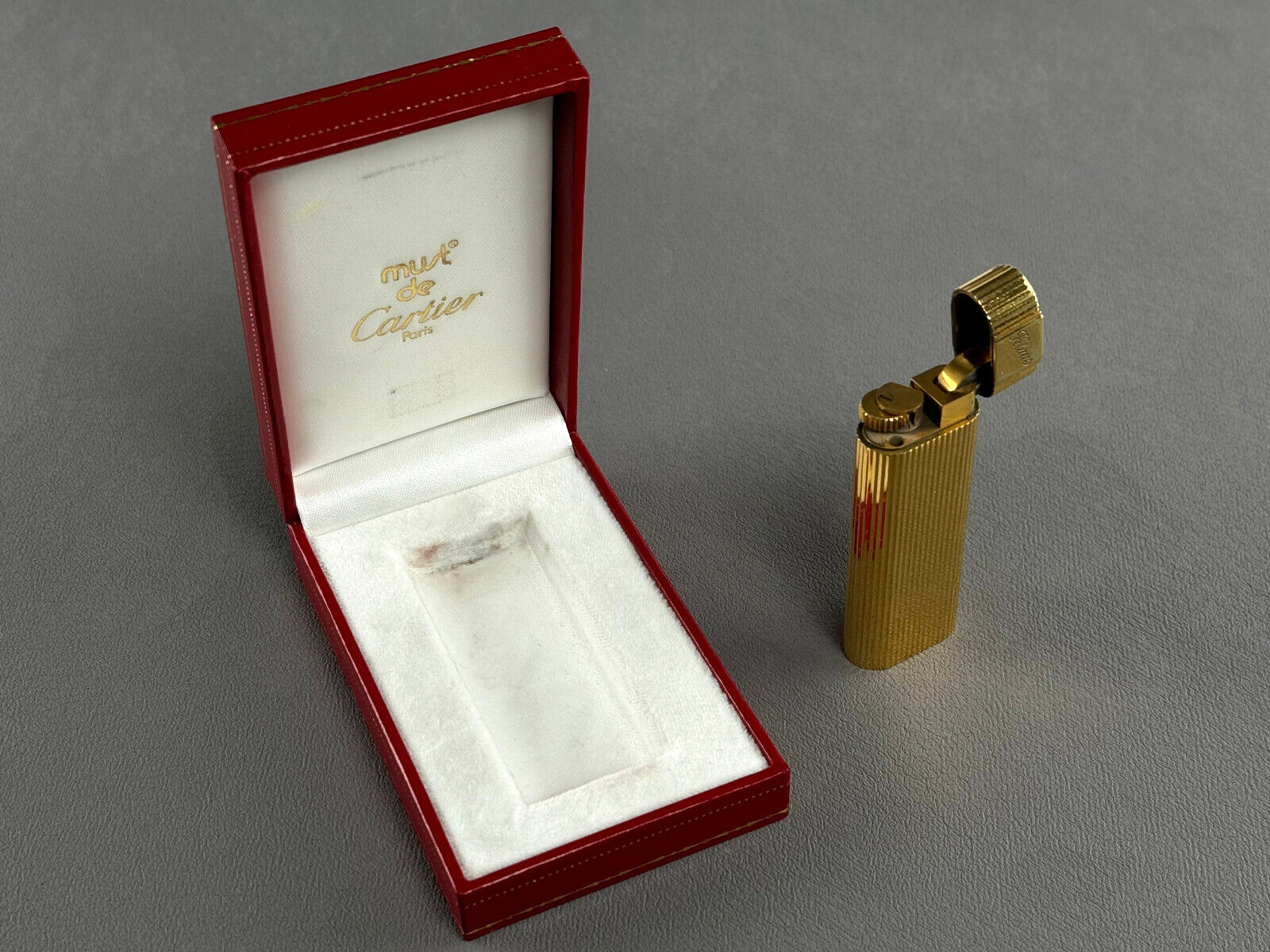 Must de Cartier Paris vintage lighter gold