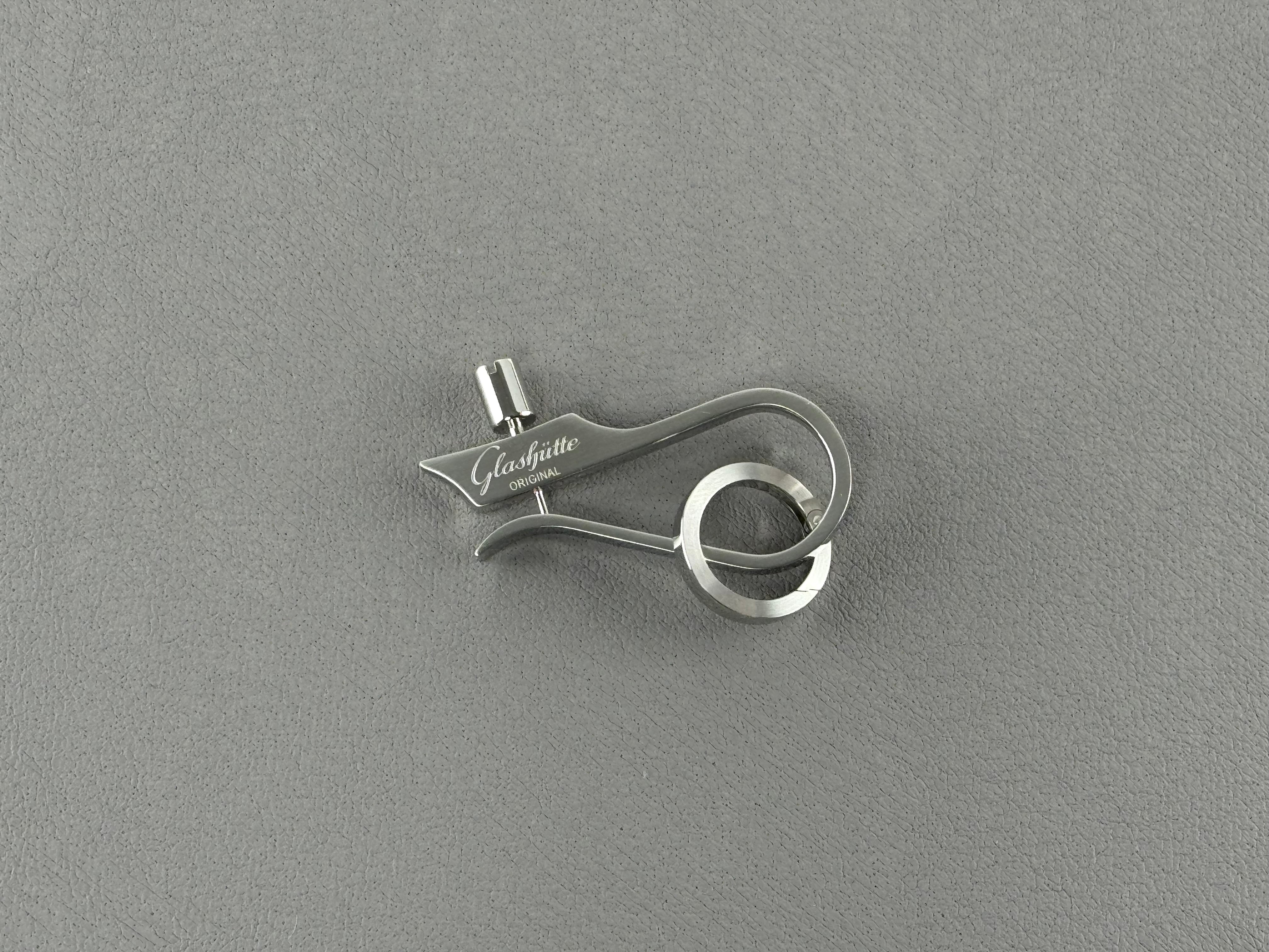 Glashütte Original keyring in swan neck fine adjustment design