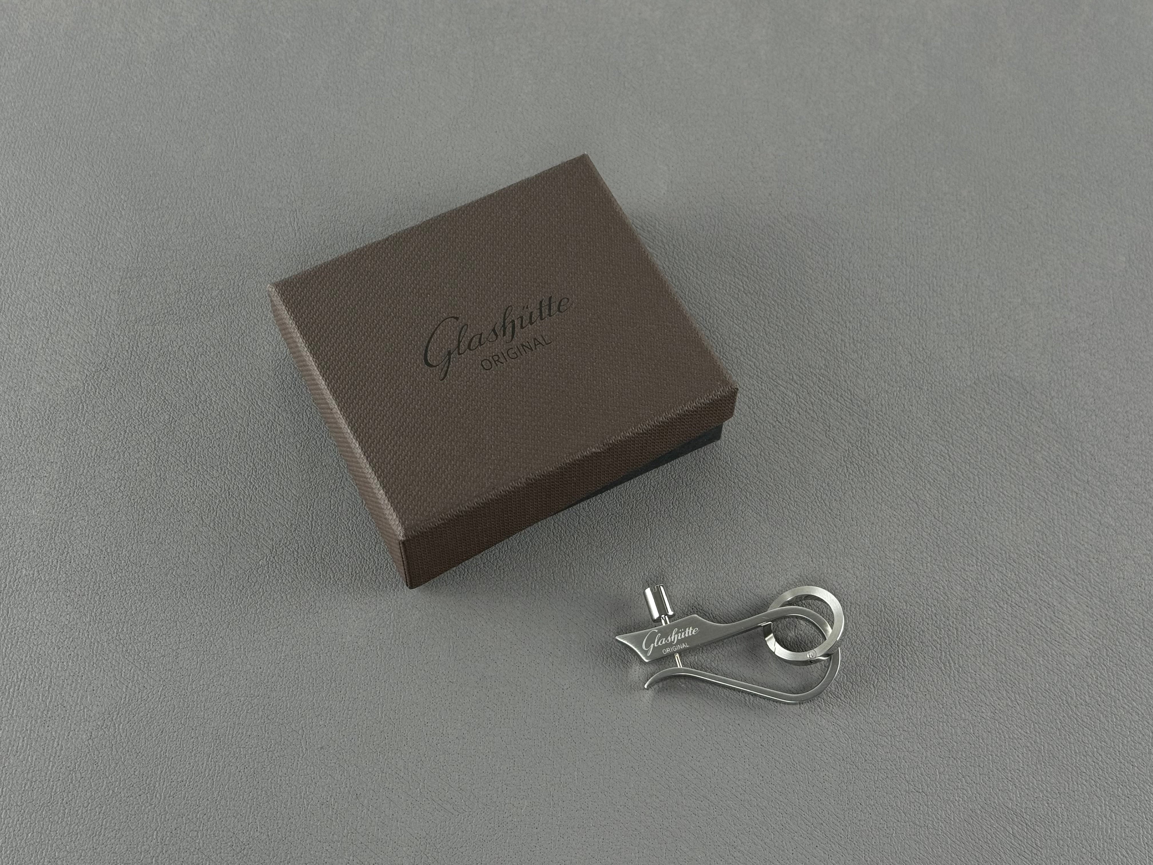 Glashütte Original keyring in swan neck fine adjustment design