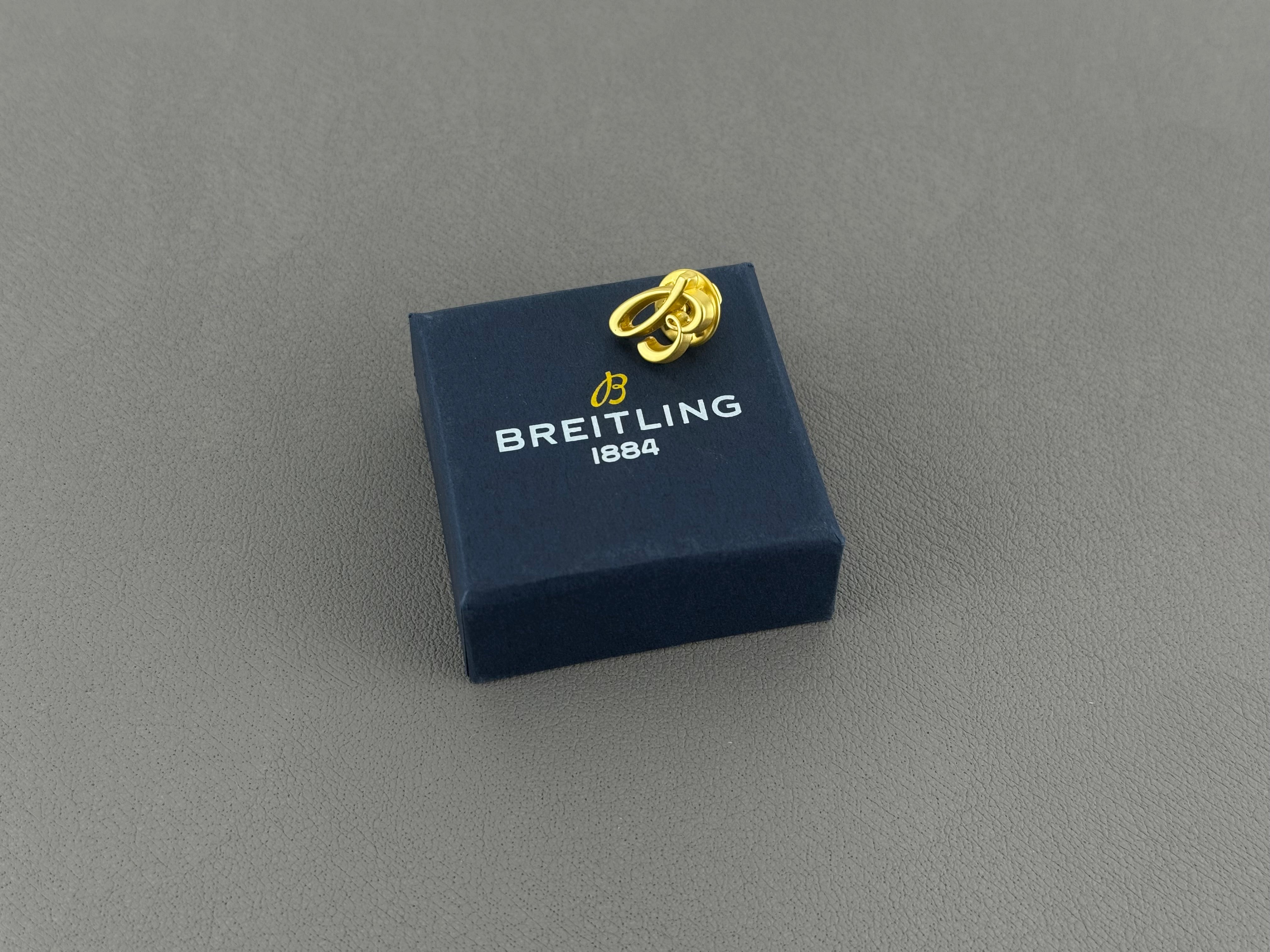 Breitling pin in gold