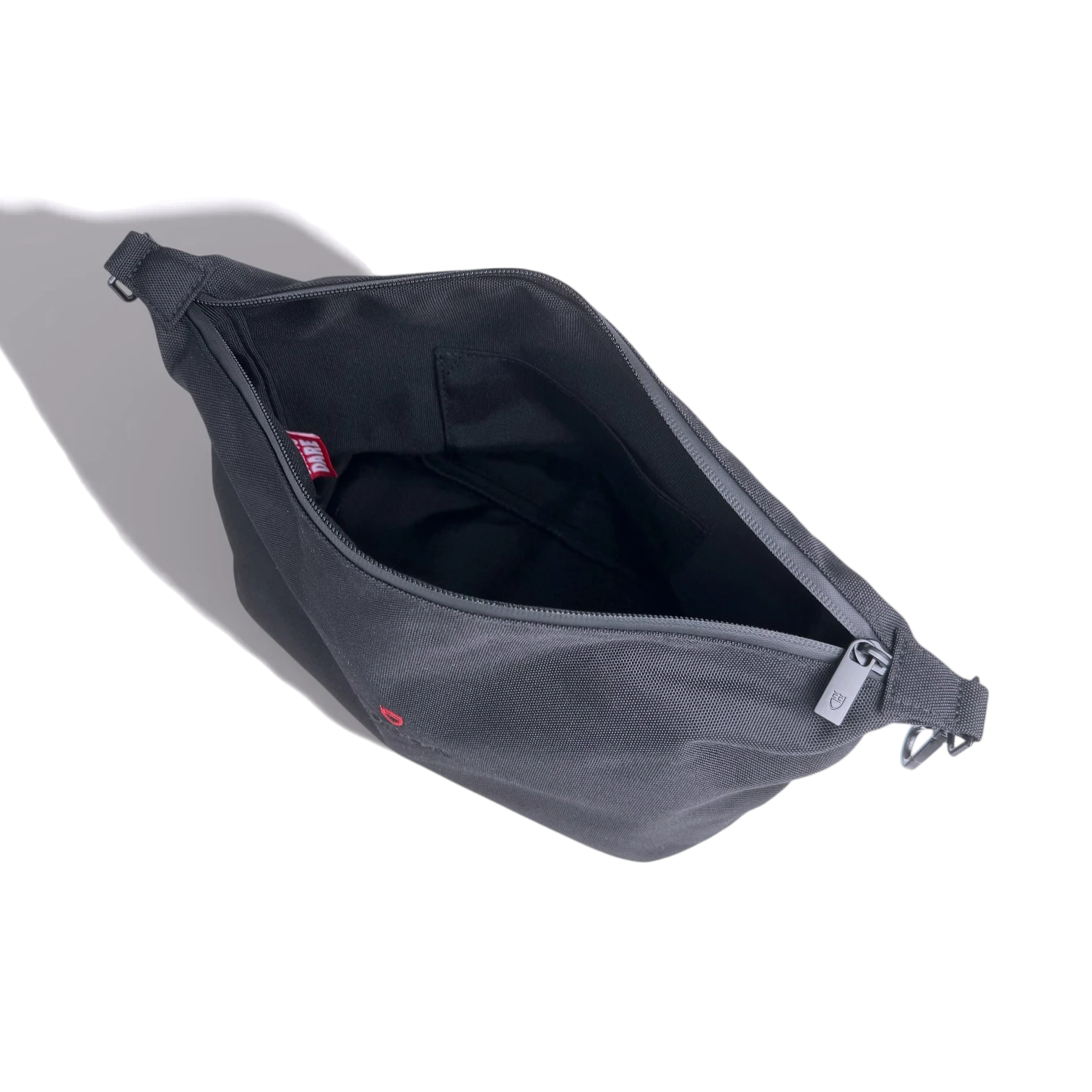 Tudor "Born to Dare" Kulturbeutel, Kulturtasche mit Staubbeutel Schwarz