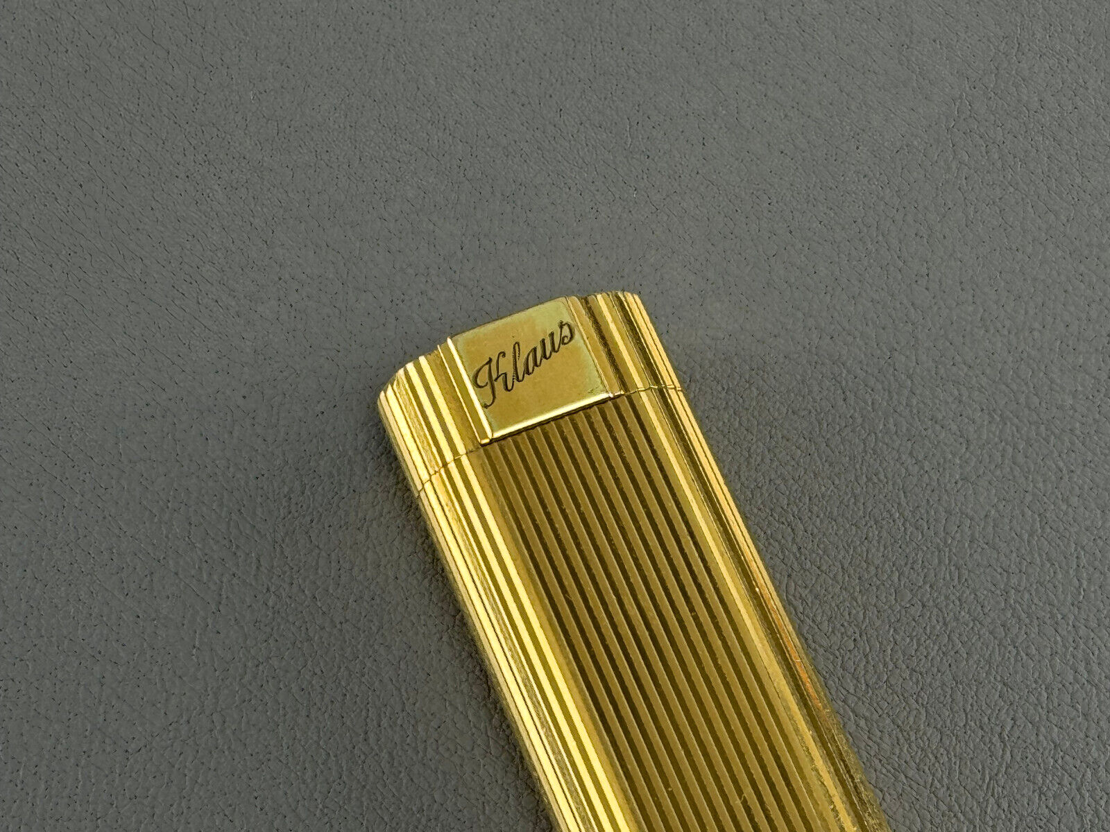 Must de Cartier Paris vintage lighter gold